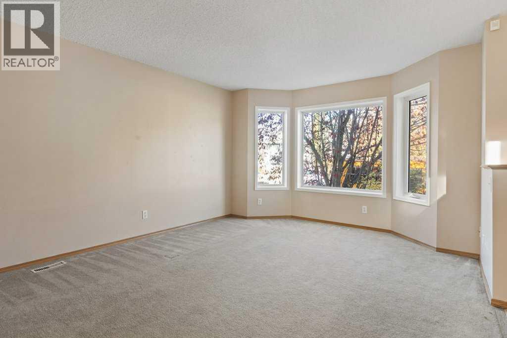 127 Erin Meadow Crescent Se Property Photo 5