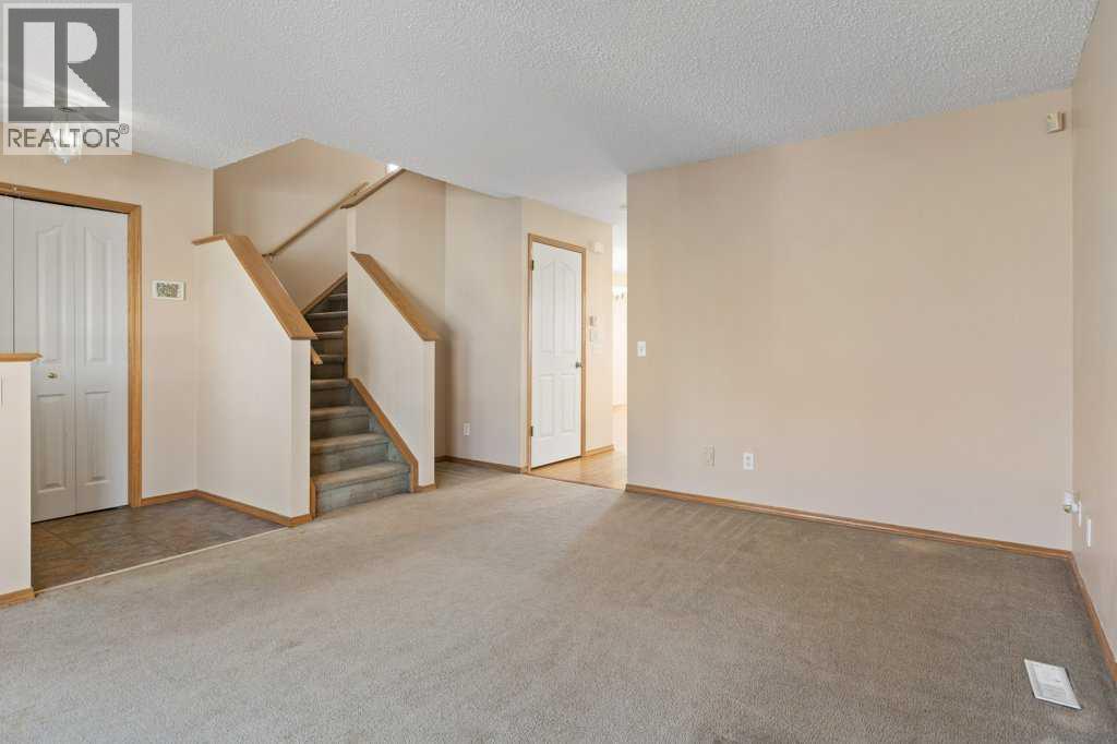 127 Erin Meadow Crescent Se Property Photo 7