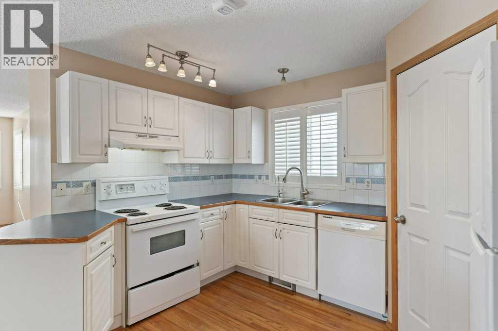 127 Erin Meadow Crescent Se Property Photo 8