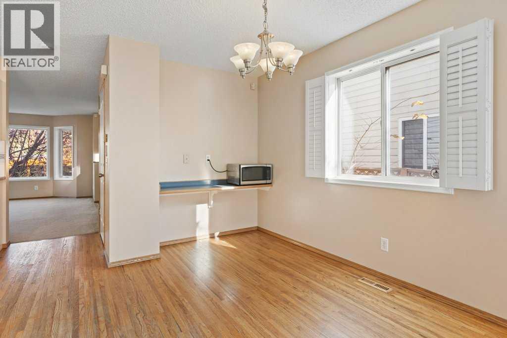 127 Erin Meadow Crescent Se Property Photo 12