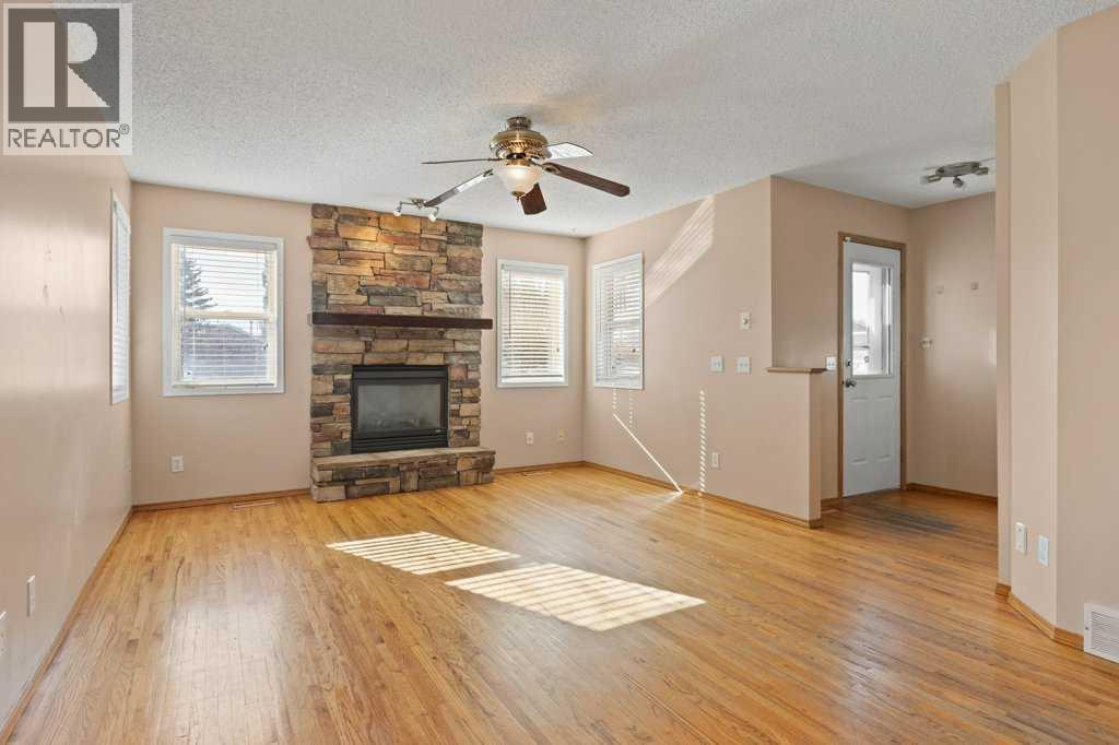 127 Erin Meadow Crescent Se Property Photo 13