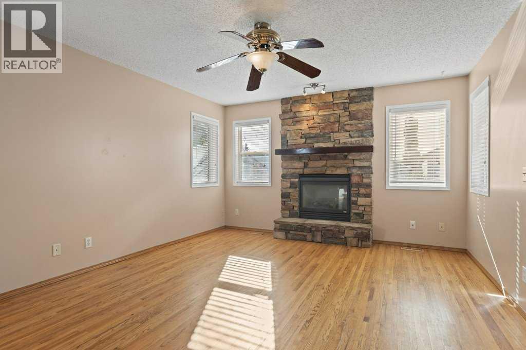 127 Erin Meadow Crescent Se Property Photo 15