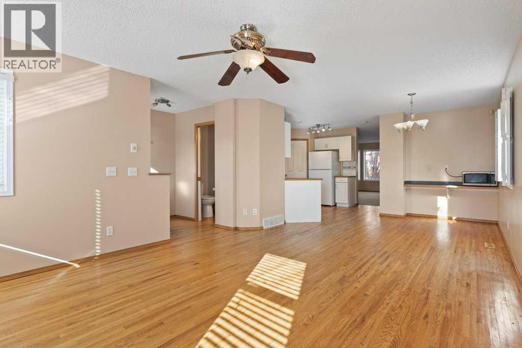 127 Erin Meadow Crescent Se Property Photo 16