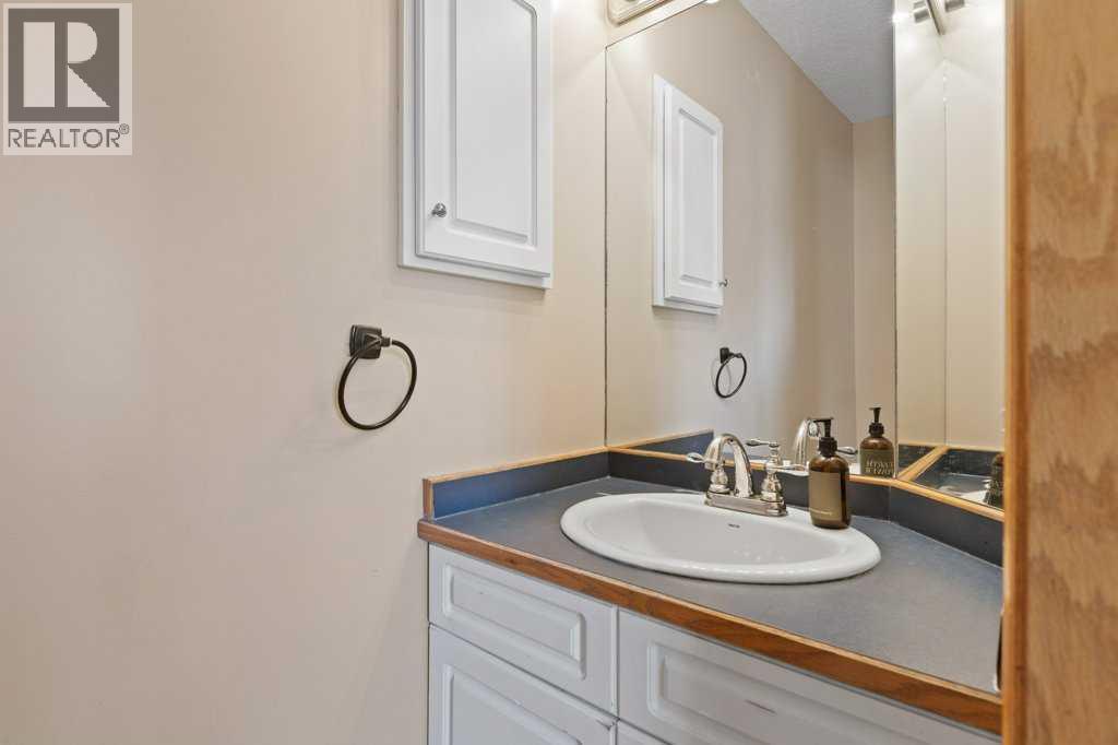 127 Erin Meadow Crescent Se Property Photo 17