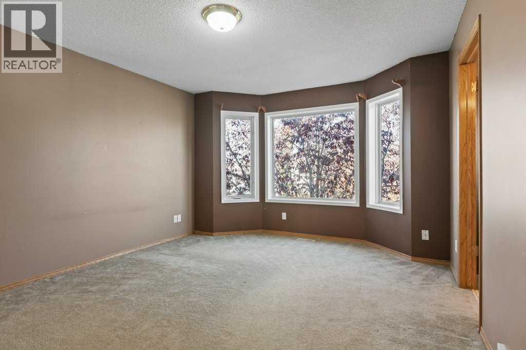 127 Erin Meadow Crescent Se Property Photo 19