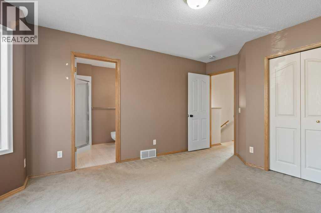 127 Erin Meadow Crescent Se Property Photo 20