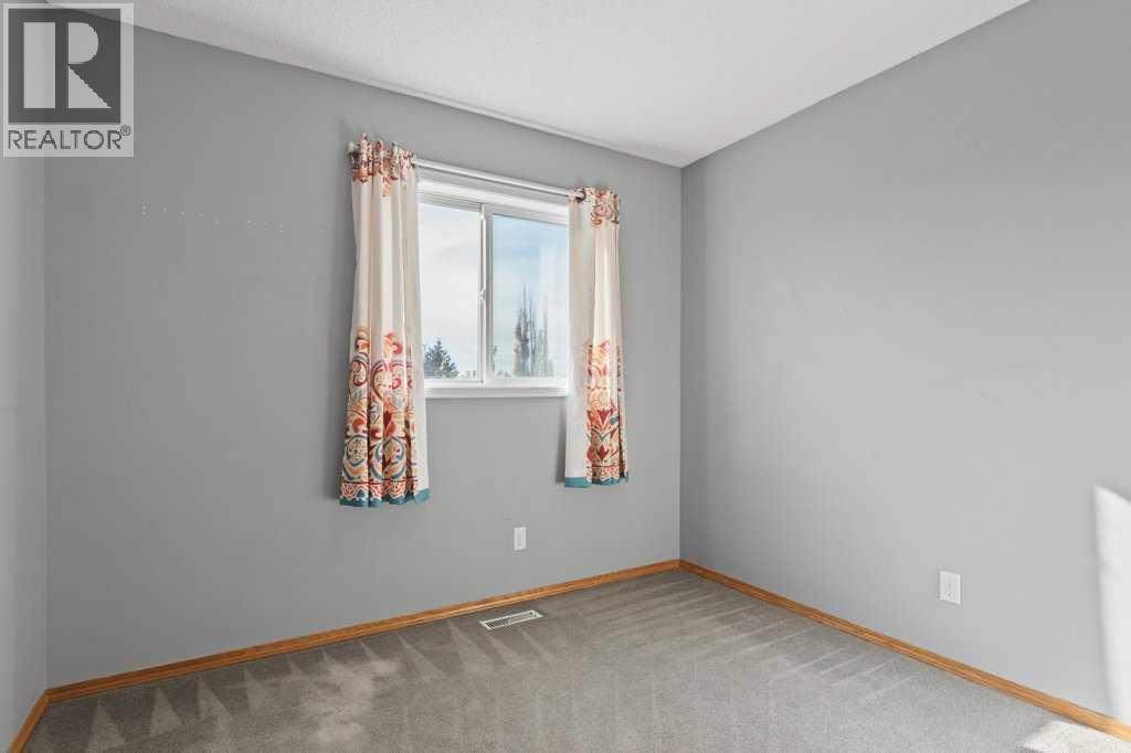 127 Erin Meadow Crescent Se Property Photo 23