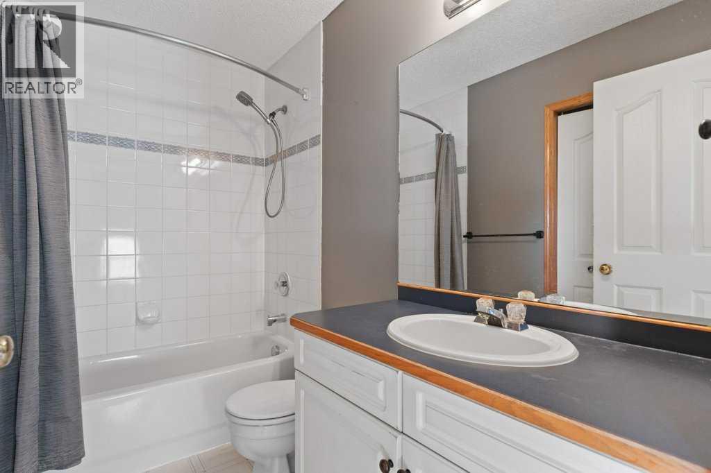 127 Erin Meadow Crescent Se Property Photo 24