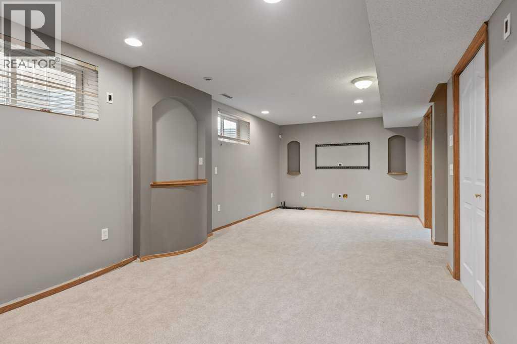 127 Erin Meadow Crescent Se Property Photo 25