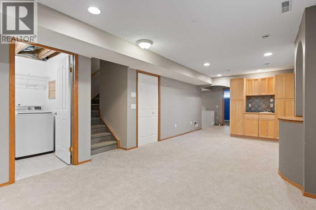 127 Erin Meadow Crescent Se Property Photo 27