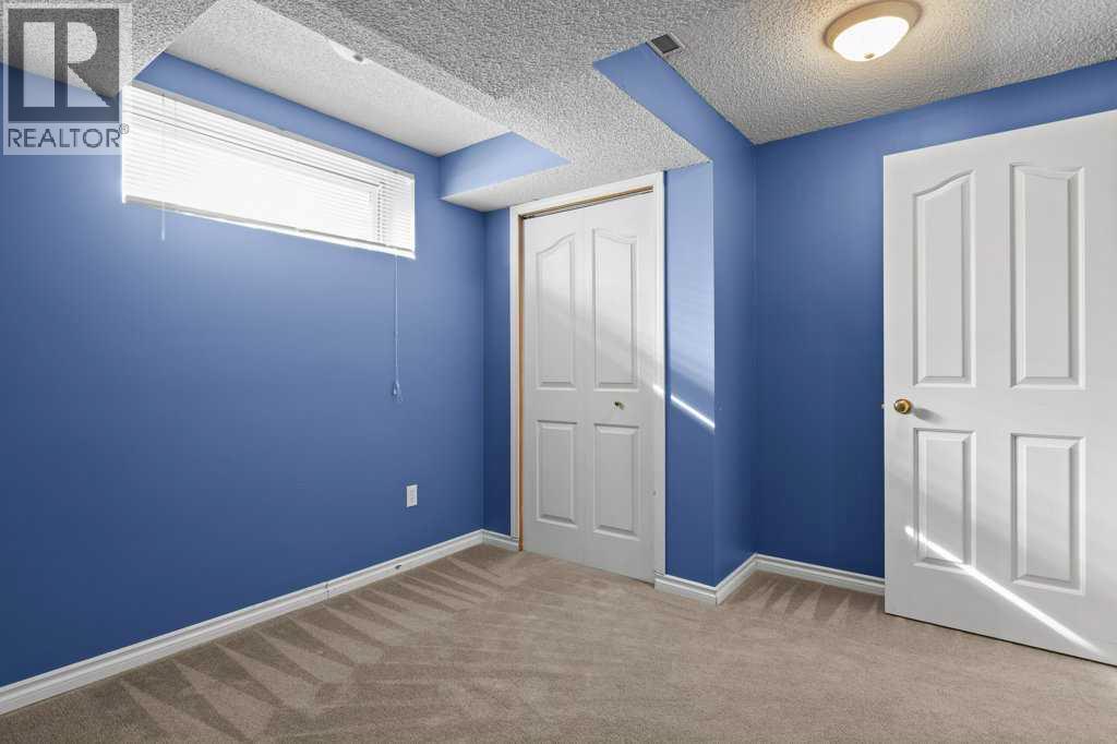 127 Erin Meadow Crescent Se Property Photo 29