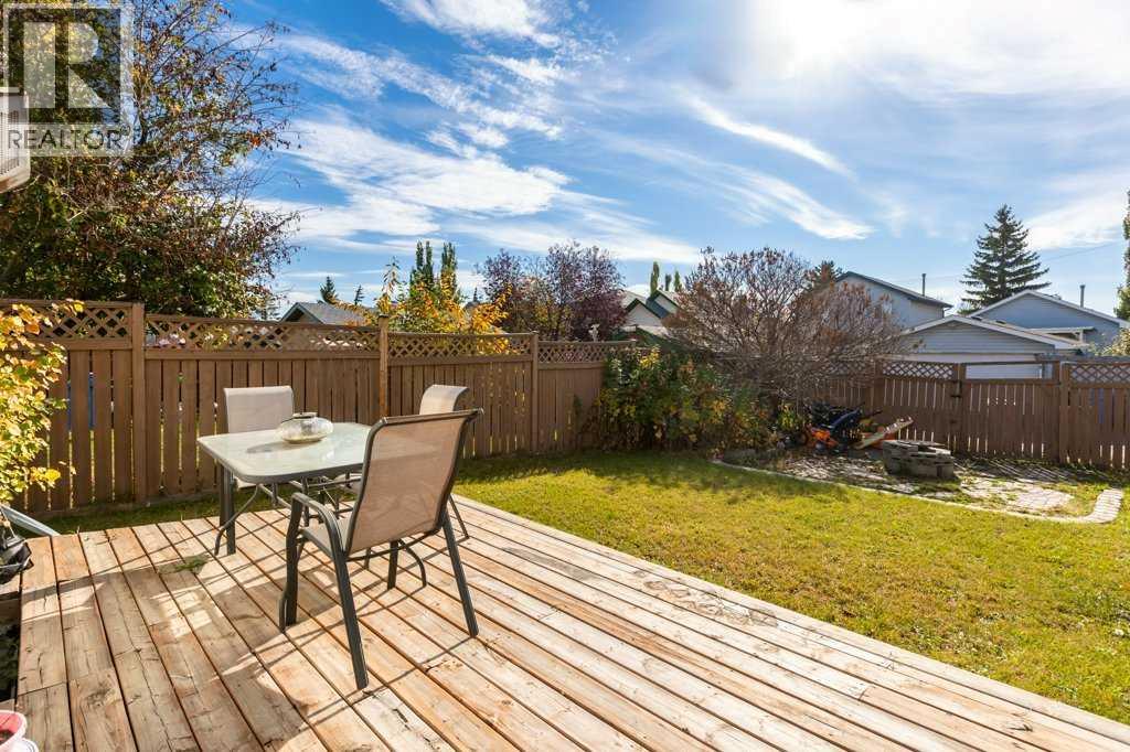 127 Erin Meadow Crescent Se Property Photo 32