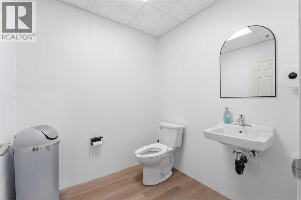 25 Southbank Crescent Property Photo 30
