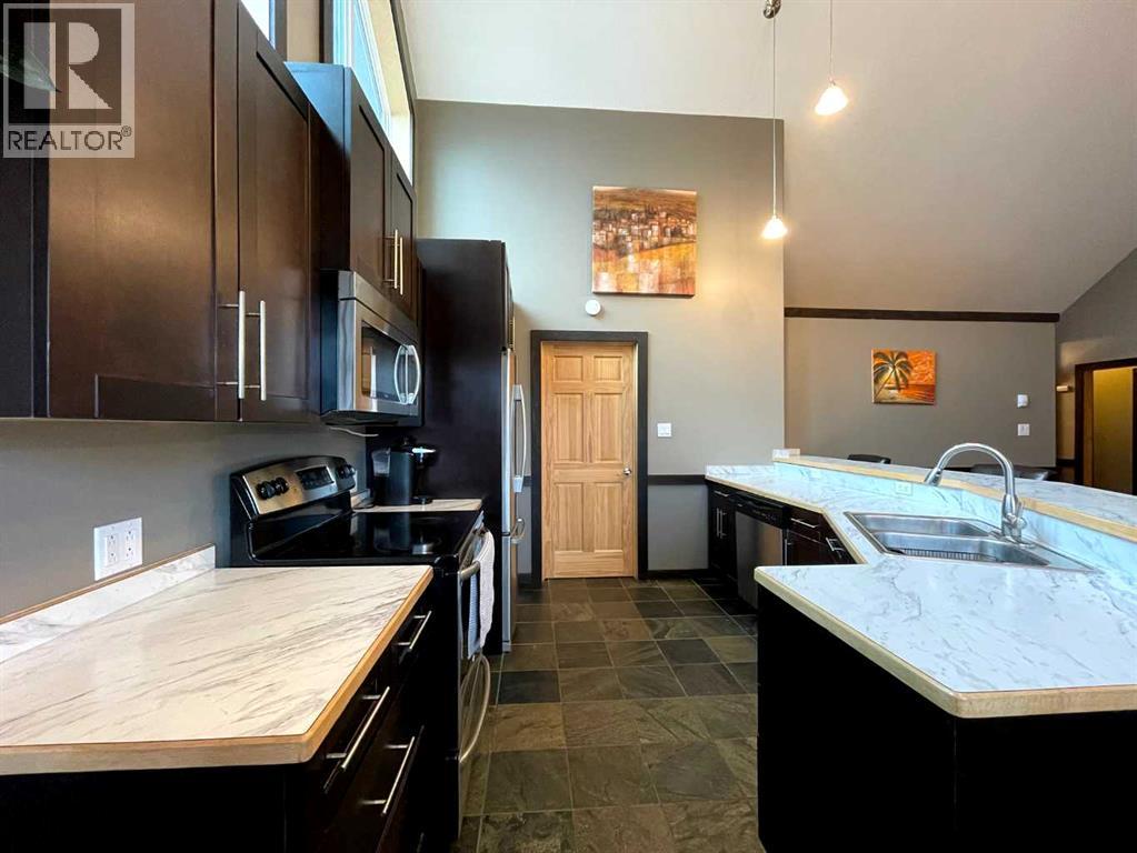810 7 Ave Property Photo 3