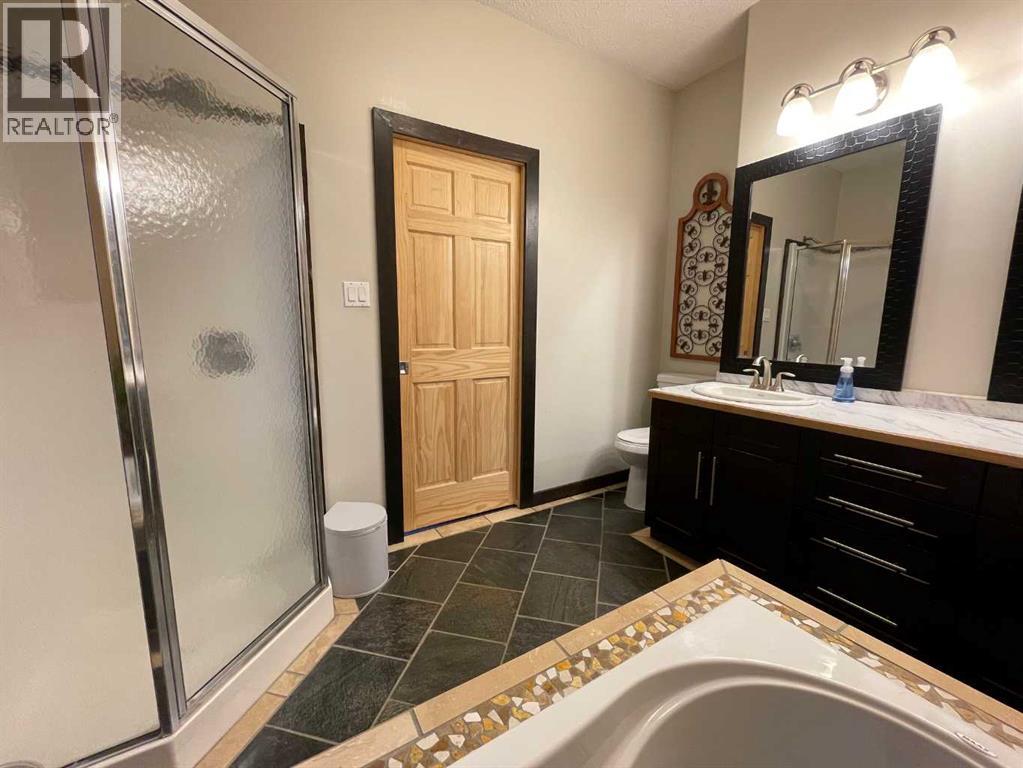 810 7 Ave Property Photo 15