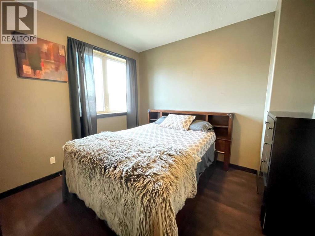 810 7 Ave Property Photo 16