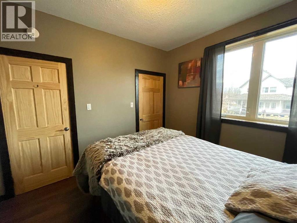 810 7 Ave Property Photo 17