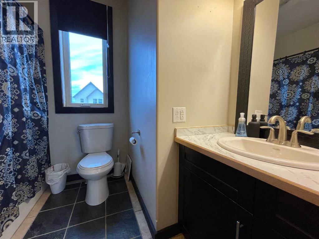 810 7 Ave Property Photo 18