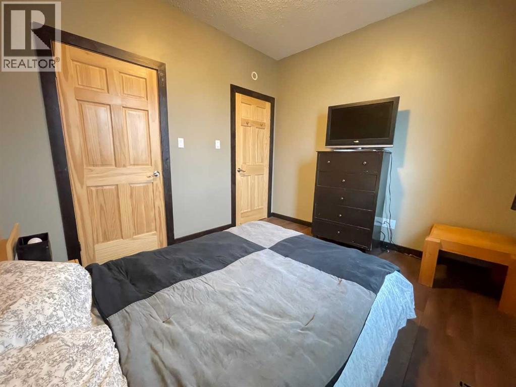 810 7 Ave Property Photo 21