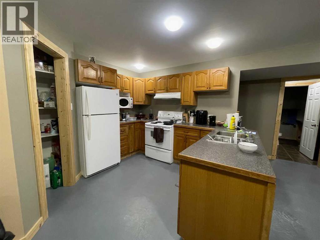 810 7 Ave Property Photo 27