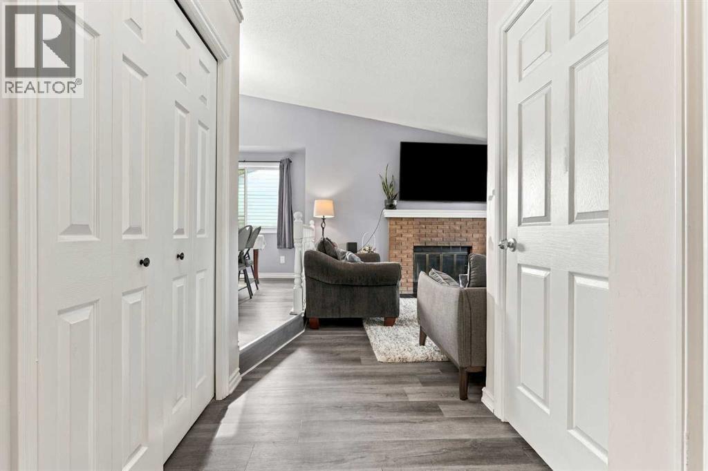 16 Mckenna Place Se Property Photo 2