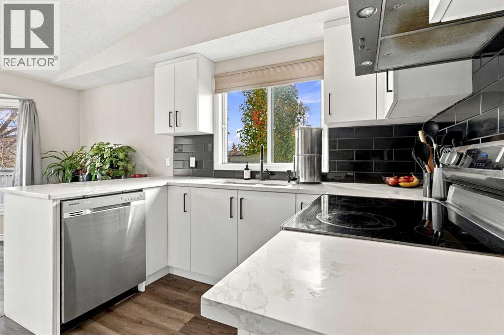 16 Mckenna Place Se Property Photo 8