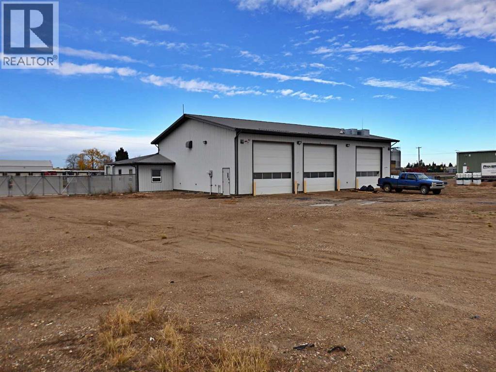 4512 45 Street Property Photo 2