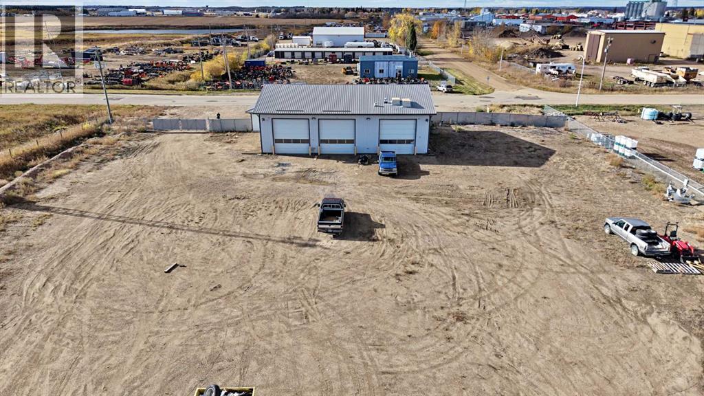 4512 45 Street Property Photo 4