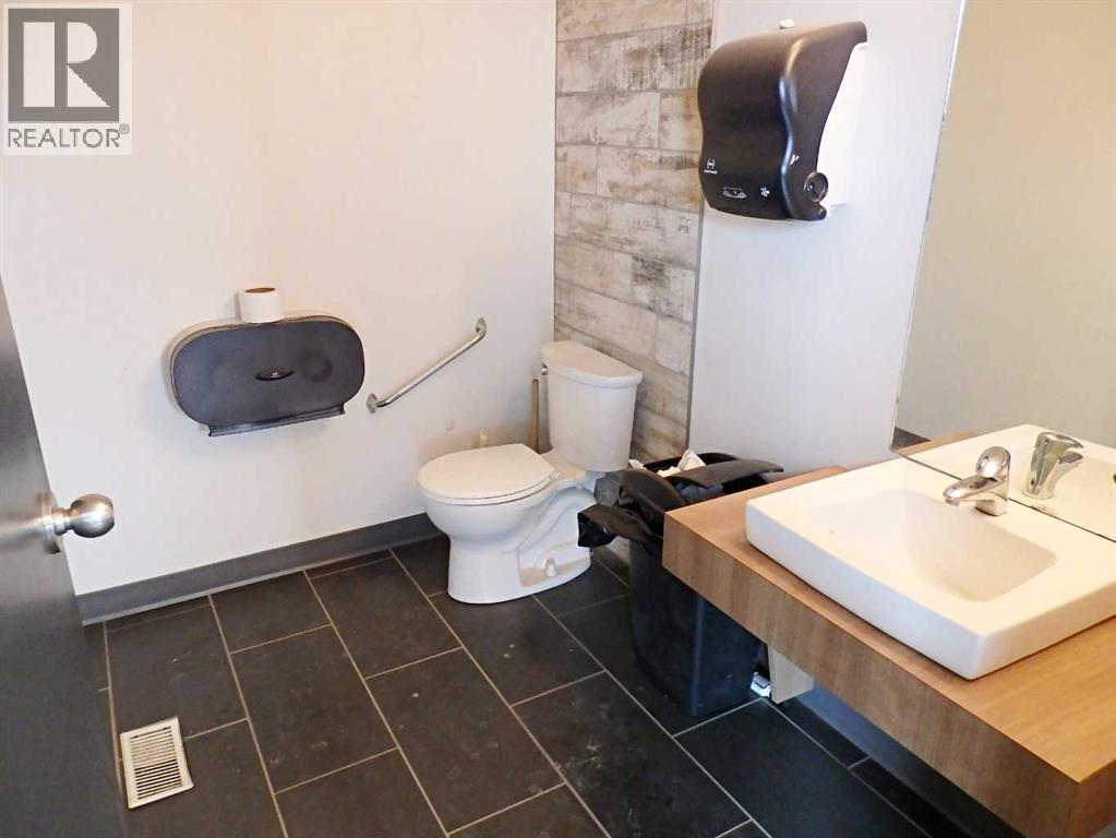 4512 45 Street Property Photo 15
