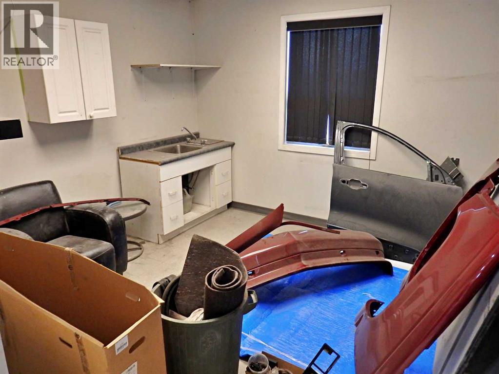 4512 45 Street Property Photo 16