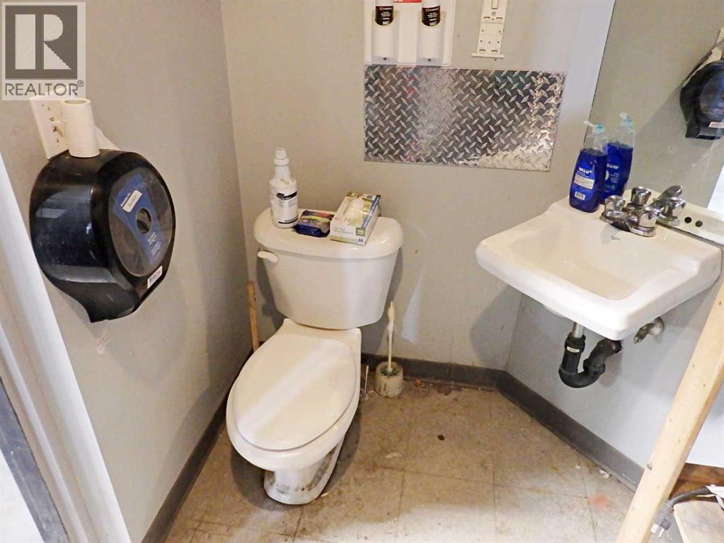 4512 45 Street Property Photo 18