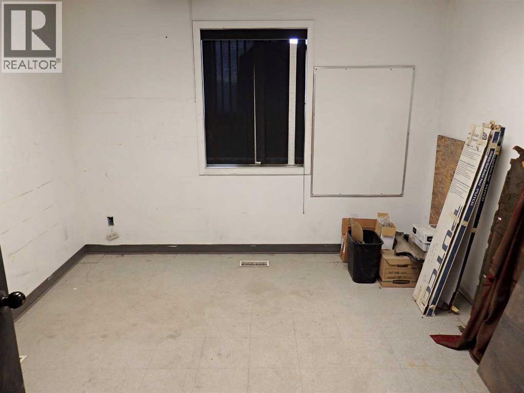 4512 45 Street Property Photo 19