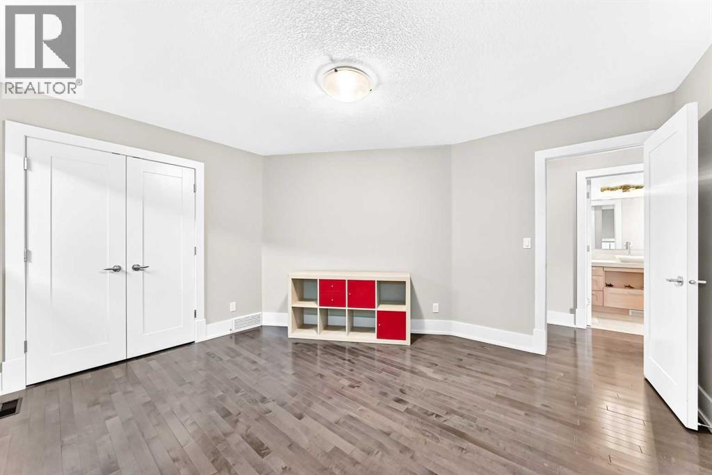 2233 26 Street Sw Property Photo 26