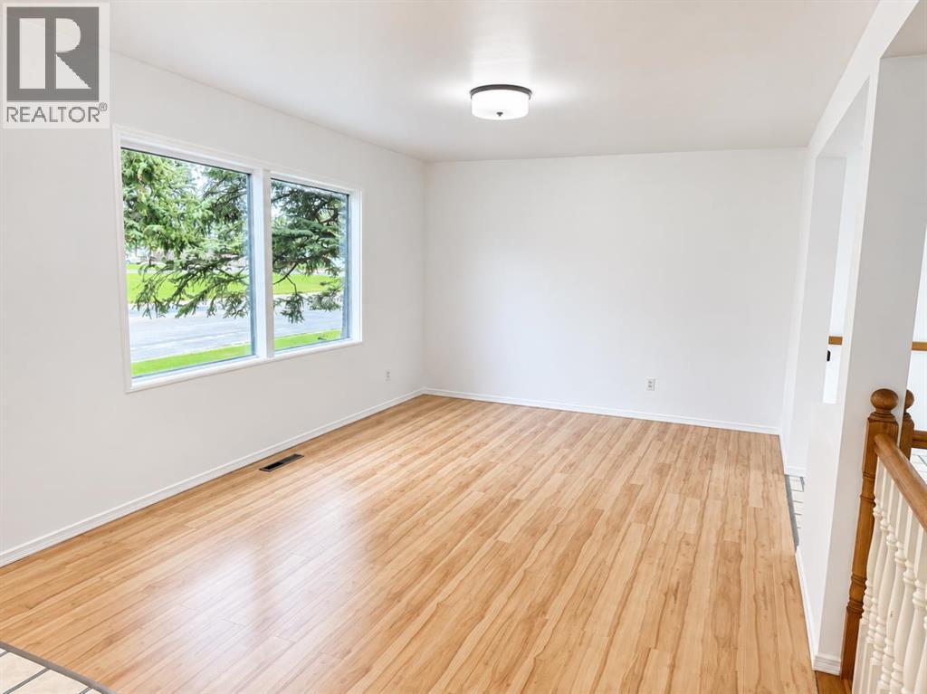 517 55 Avenue W Property Photo 3