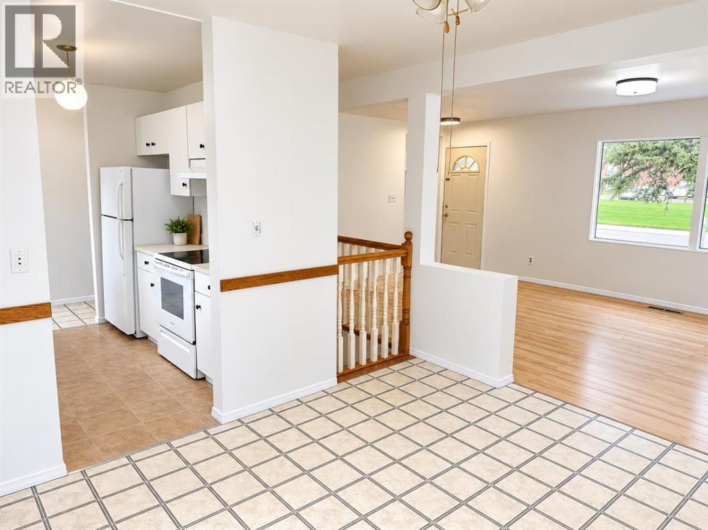 517 55 Avenue W Property Photo 6
