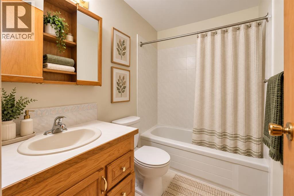 517 55 Avenue W Property Photo 9