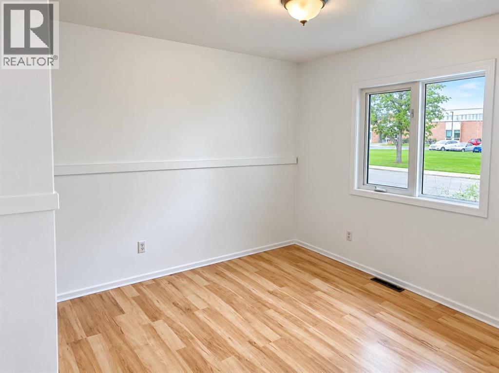 517 55 Avenue W Property Photo 10