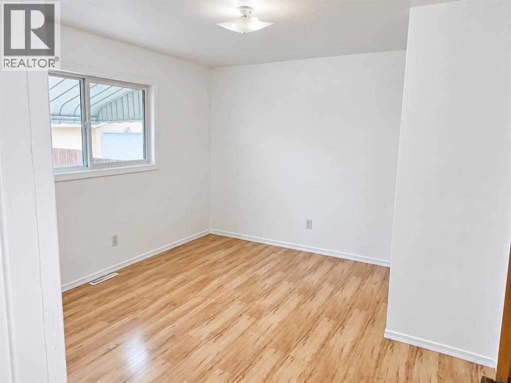 517 55 Avenue W Property Photo 12