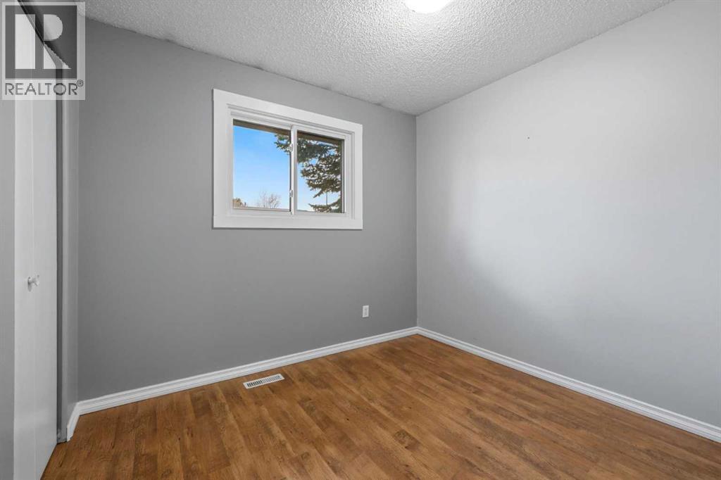 5020 58 Street Close Property Photo 11