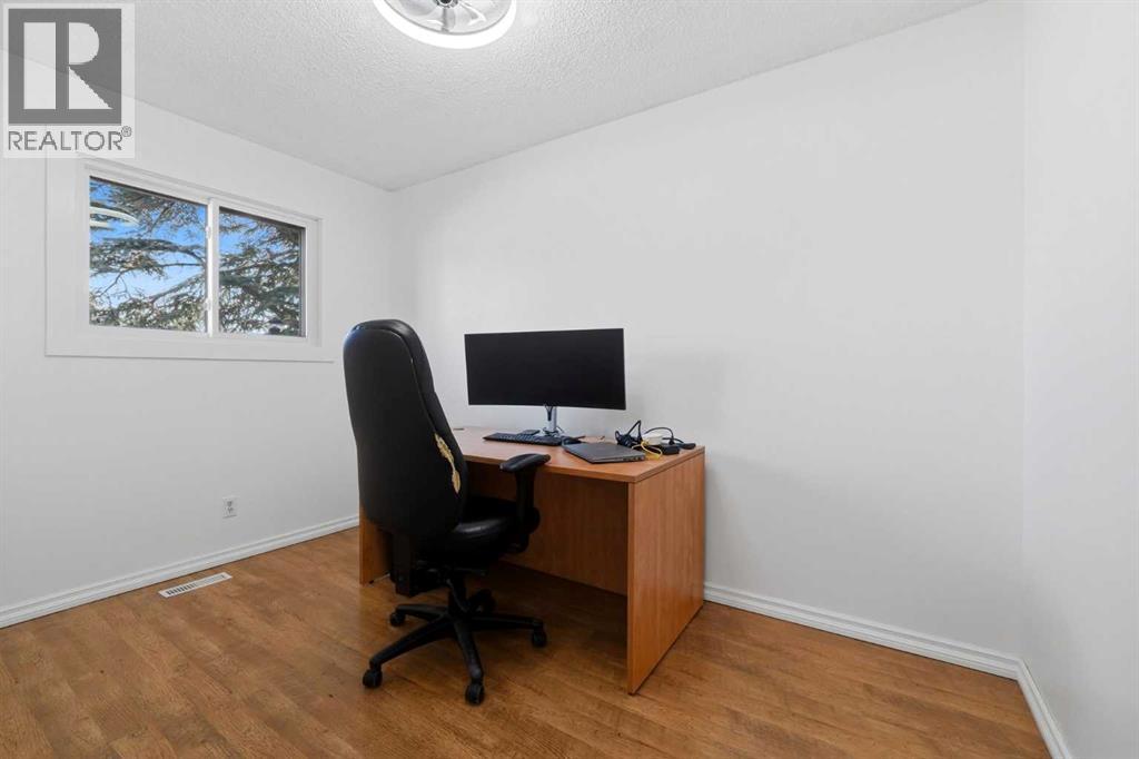 5020 58 Street Close Property Photo 12
