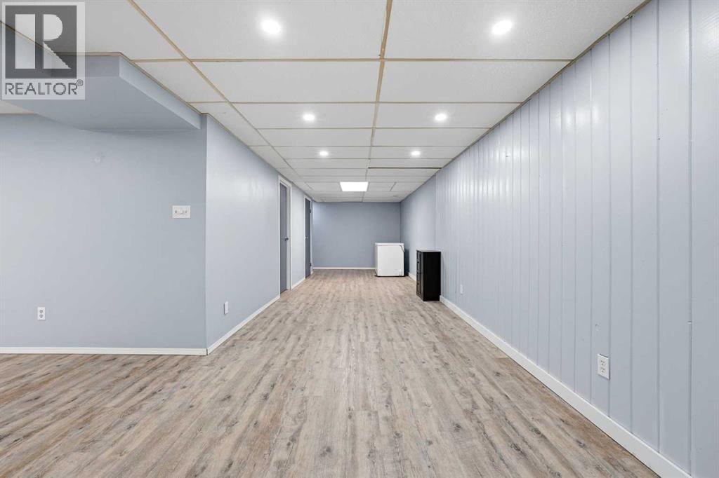 5020 58 Street Close Property Photo 15