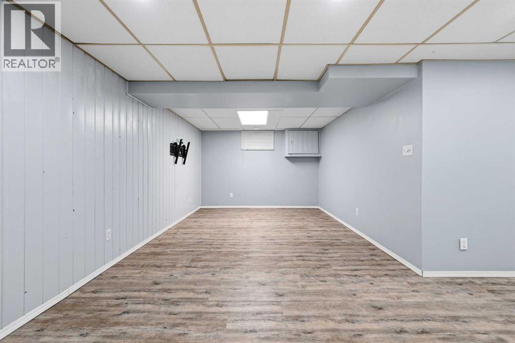5020 58 Street Close Property Photo 16