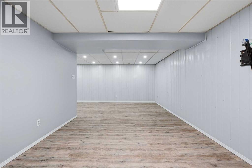 5020 58 Street Close Property Photo 17