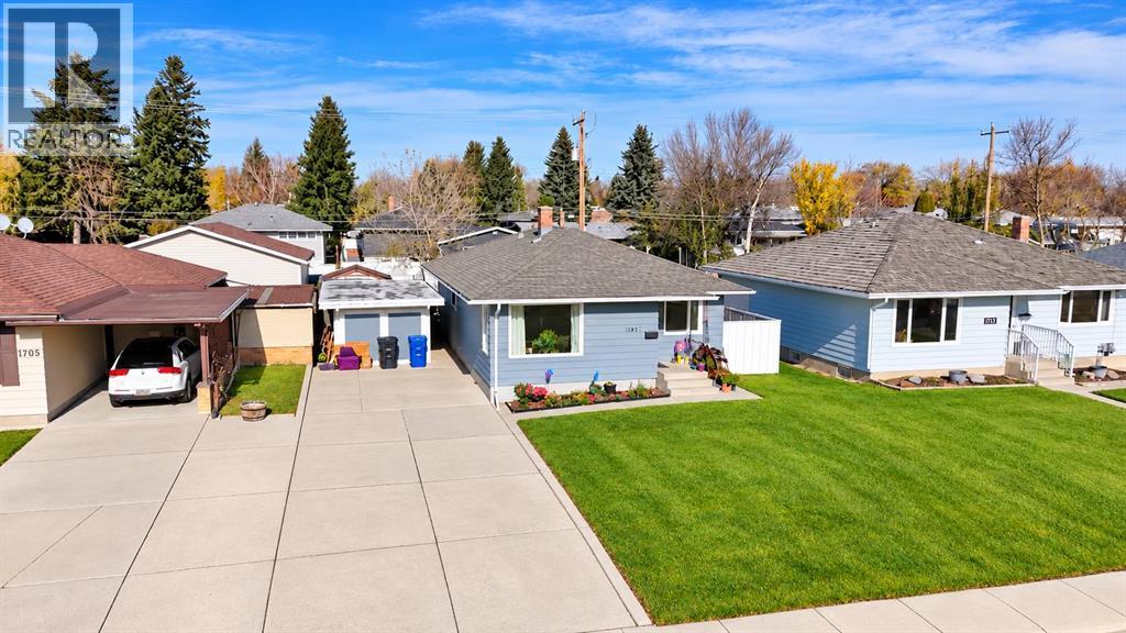 1709 15 Avenue S Property Photo 2