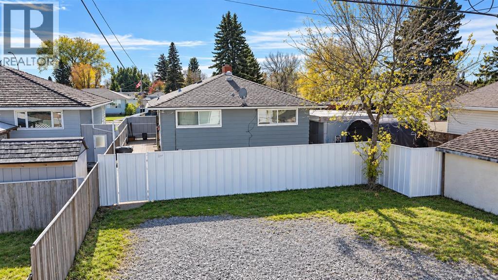 1709 15 Avenue S Property Photo 3