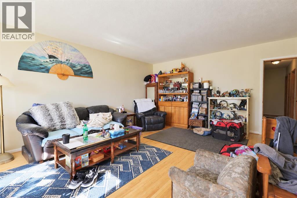 1709 15 Avenue S Property Photo 8