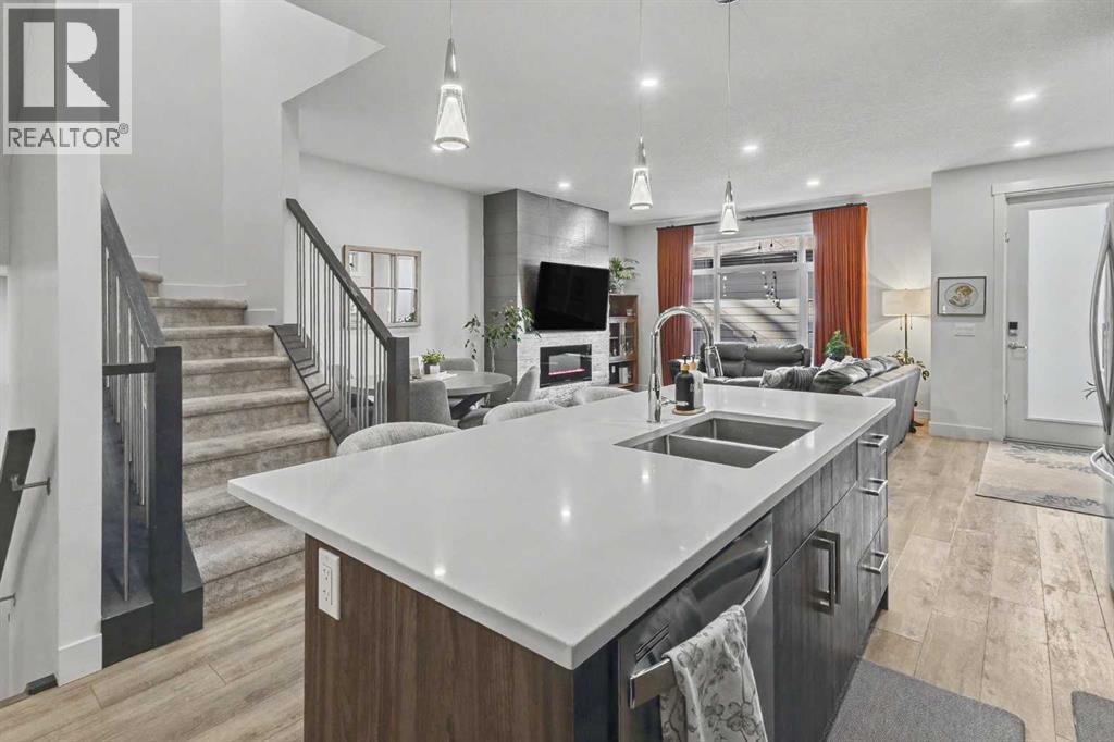 1929 36 Street Southwest Property Photo 6