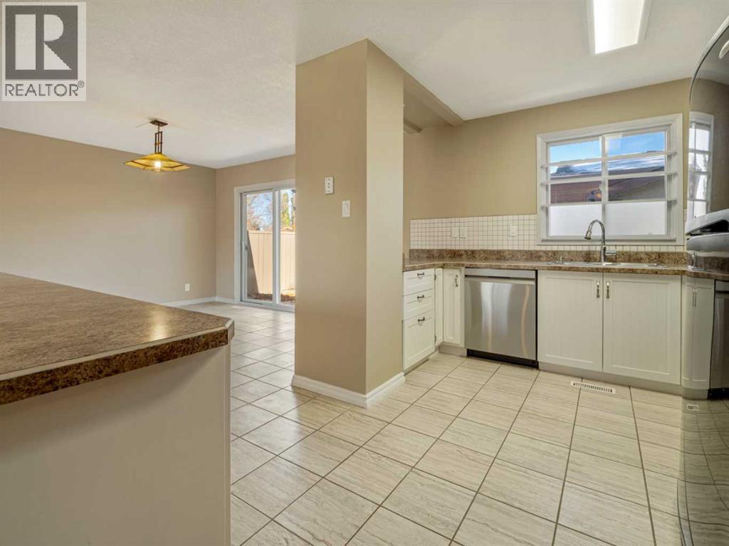 80 Ojibwa Road W Property Photo 14