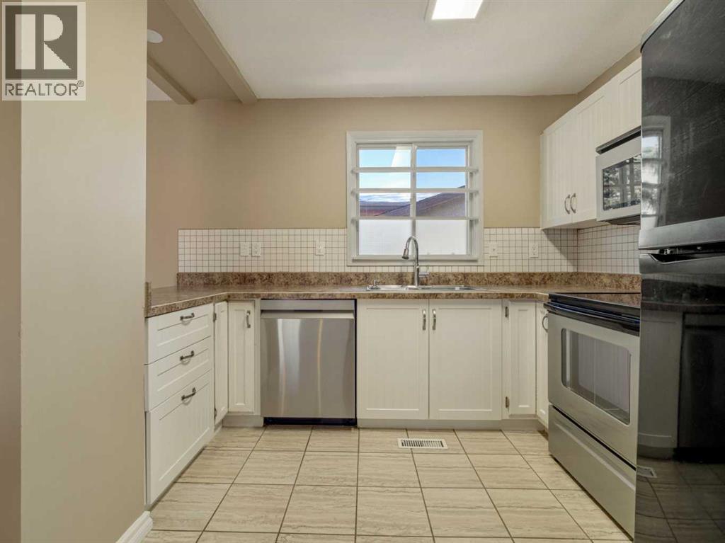 80 Ojibwa Road W Property Photo 15
