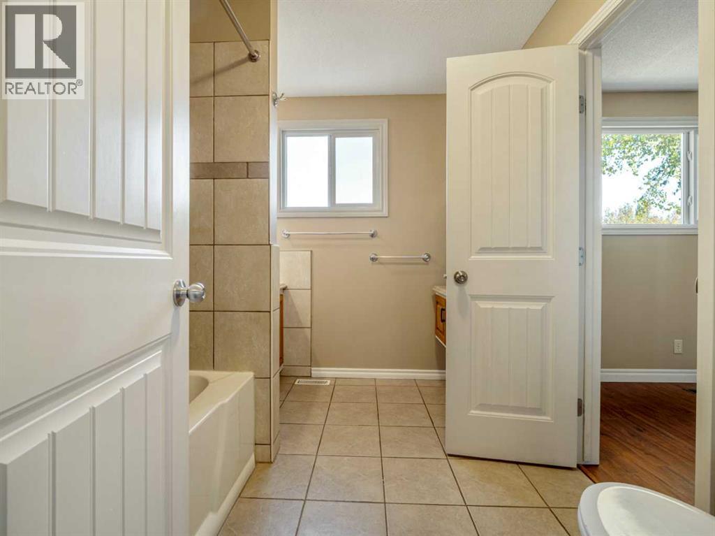 80 Ojibwa Road W Property Photo 18